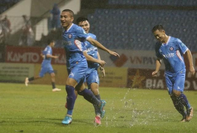 Cách ăn mừng mỗi khi ghi bàn của Nguyễn Minh Quang cho Đà Nẵng. Ảnh: Viết Định Cách ăn mừng mỗi khi ghi bàn của Nguyễn Minh Quang cho Đà Nẵng. Ảnh: Viết Định