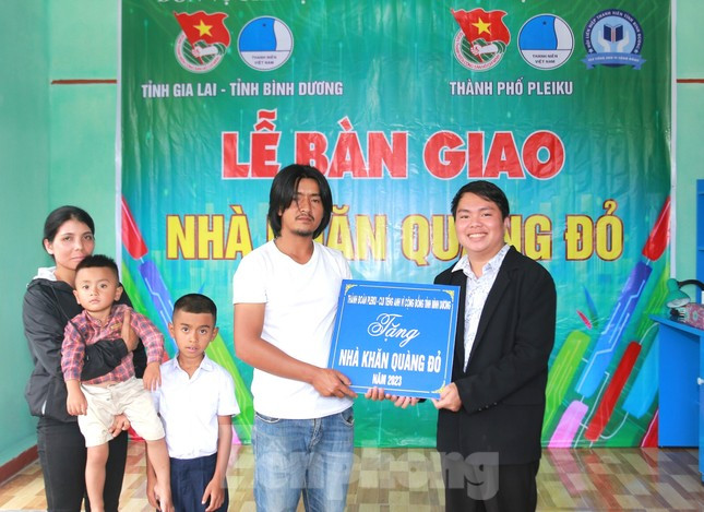 Tặng nhà Khăn quàng đỏ cho thiếu nhi tại tỉnh Gia Lai Tặng nhà Khăn quàng đỏ cho thiếu nhi tại tỉnh Gia Lai