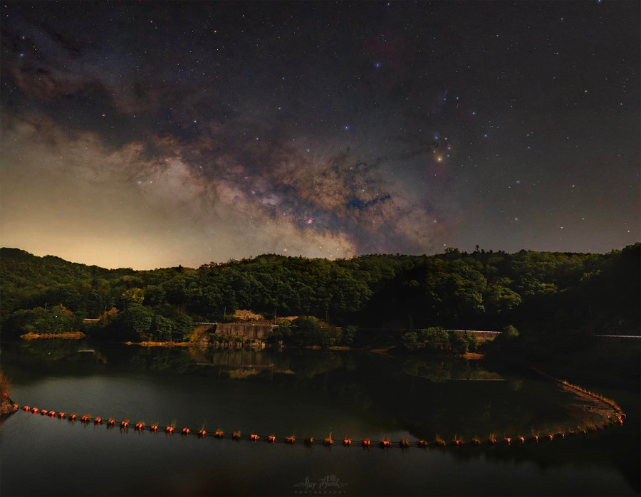 Có những đêm chàng trai Việt thong dong ở một hồ nước tại thị trấn Kamigori, Q.Ako, tỉnh Hyogo để chụp được bức ảnh dải ngân hà. Ảnh: HUY HYUNH Có những đêm chàng trai Việt thong dong ở một hồ nước tại thị trấn Kamigori, Q.Ako, tỉnh Hyogo để chụp được bức ảnh dải ngân hà. Ảnh: HUY HYUNH