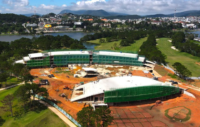 Tỉnh Lâm Đồng đưa vụ việc vi phạm tại dự án Tòa nhà CLB Golf trong Đồi Cù vào diện theo dõi, chỉ đạo. Tỉnh Lâm Đồng đưa vụ việc vi phạm tại dự án Tòa nhà CLB Golf trong Đồi Cù vào diện theo dõi, chỉ đạo.