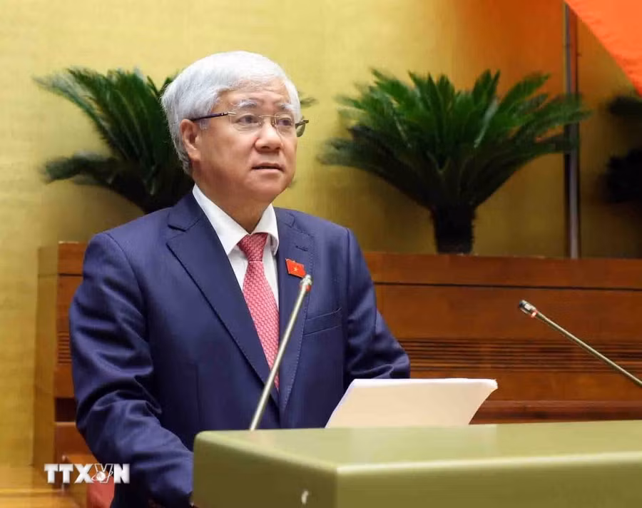 Chủ tịch Ủy ban Trung ương Mặt trận Tổ quốc Việt Nam Đỗ Văn Chiến trình bày Báo cáo tổng hợp ý kiến, kiến nghị của cử tri và Nhân dân gửi đến Kỳ họp thứ 7, Quốc hội khóa XV. (Ảnh: TTXVN)