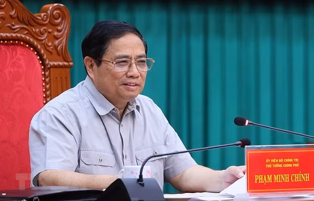 Thủ tướng Phạm Minh Chính chủ trì buổi làm việc với lãnh đạo chủ chốt tỉnh Kon Tum và đại diện các nhà đầu tư. (Ảnh: Dương Giang/TTXVN)