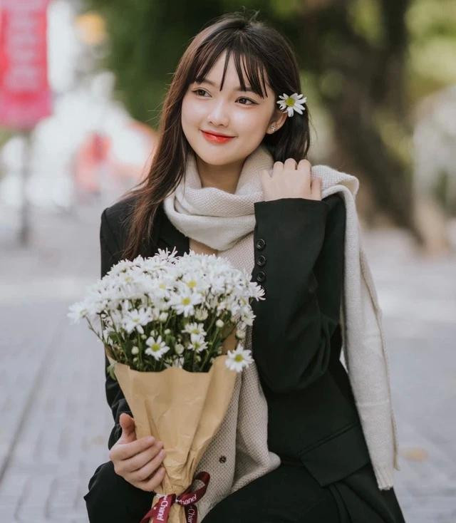 Hồng Nhung đang là sinh viên ngành giáo dục mầm non Hồng Nhung đang là sinh viên ngành giáo dục mầm non