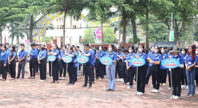 Đoàn viên, hội viên, thanh niên tham gia lễ ra quân Đoàn viên, hội viên, thanh niên tham gia lễ ra quân