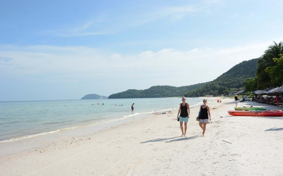 Khu vực biển Bãi Khem (Phú Quốc) vốn ít sóng, lâu nay rất hiếm khi xảy ra tai nạn đuối nước. Ảnh: QUỐC BÌNH