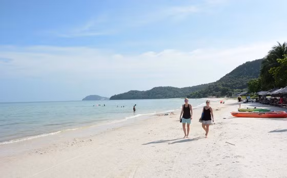 Khu vực biển Bãi Khem (Phú Quốc) vốn ít sóng, lâu nay rất hiếm khi xảy ra tai nạn đuối nước. Ảnh: QUỐC BÌNH