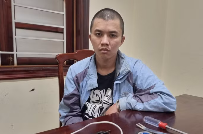 Triệt phá nhóm siêu trộm nghiện ma túy đá, cực kỳ manh động ở Đà Lạt - Ảnh 1. "Siêu trộm" Đỗ Văn Cảnh tại cơ quan điều tra. Ảnh: N.H