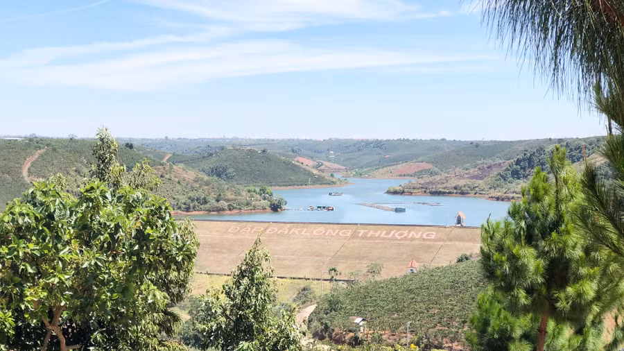 Một góc ngắm nhìn Đắk Lông Thượng.