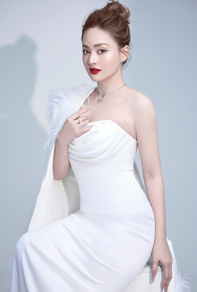 Lan Phương tập gym, yoga để giữ vóc dáng