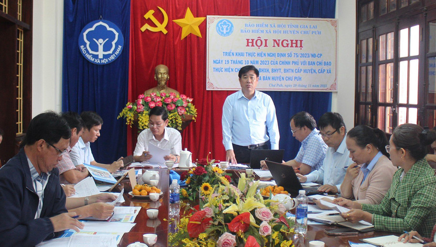 Bảo hiểm Xã hội tỉnh thành lập 2 đoàn công tác làm việc với Ban Chỉ đạo thực hiện chính sách BHXH, BHYT cấp huyện và cấp xã để đôn đốc triển khai thực hiện Nghị định số 75/2023/NĐ-CP. Ảnh: N.N