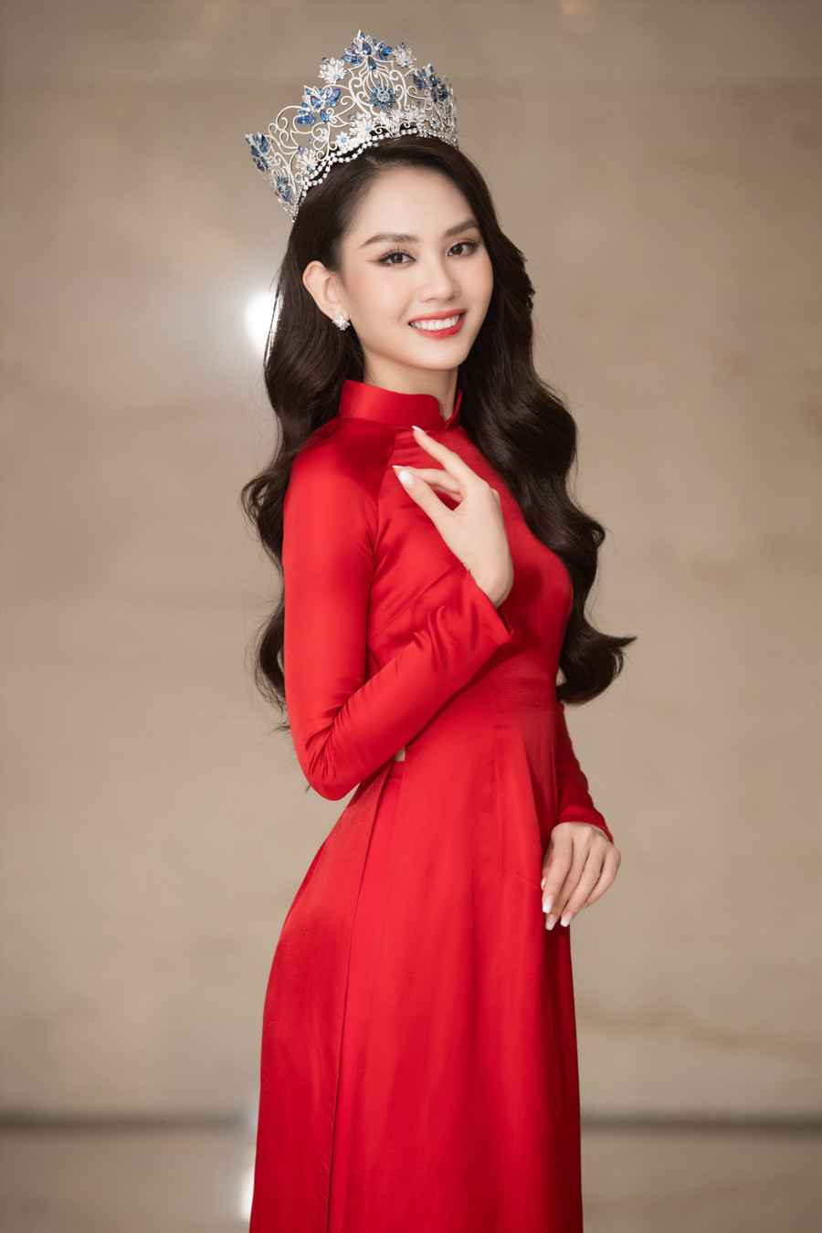 Vẻ đẹp của Mai Phương trong tà áo dài. Ảnh: Sen Vàng. Vẻ đẹp của Mai Phương trong tà áo dài. Ảnh: Sen Vàng.