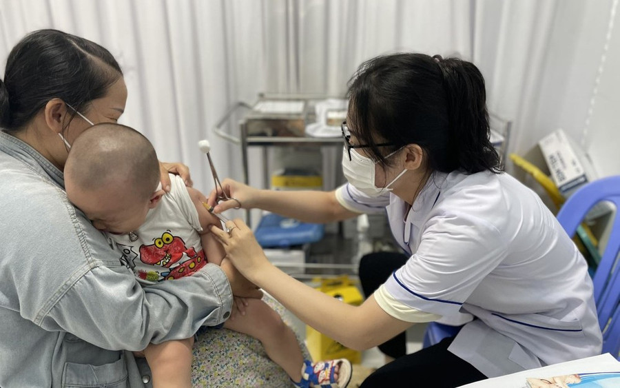 Vaccine ngừa bạch hầu ở Việt Nam được tiêm cho trẻ từ 2 tháng tuổi Vaccine ngừa bạch hầu ở Việt Nam được tiêm cho trẻ từ 2 tháng tuổi