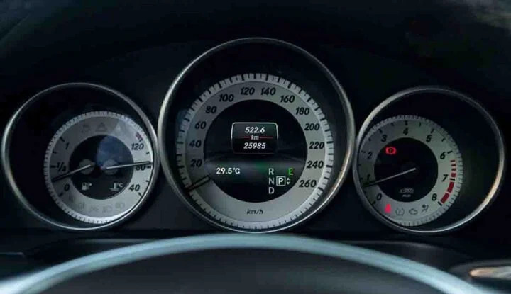 Người dùng được khuyến cáo nên ưu tiên chọn xe dưới 10 năm để đảm bảo chất lượng khi có nhu cầu mua ô tô cũ. (Ảnh minh hoạ: anycar.vn).