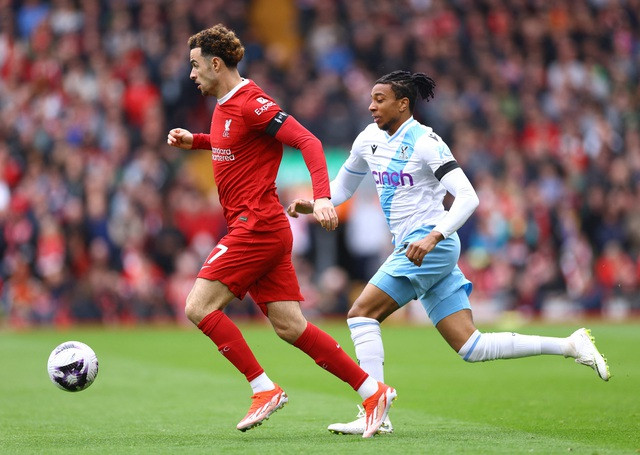 Curtis Jones để lỡ đáng tiếc pha ghi bàn phút 75 Curtis Jones để lỡ đáng tiếc pha ghi bàn phút 75