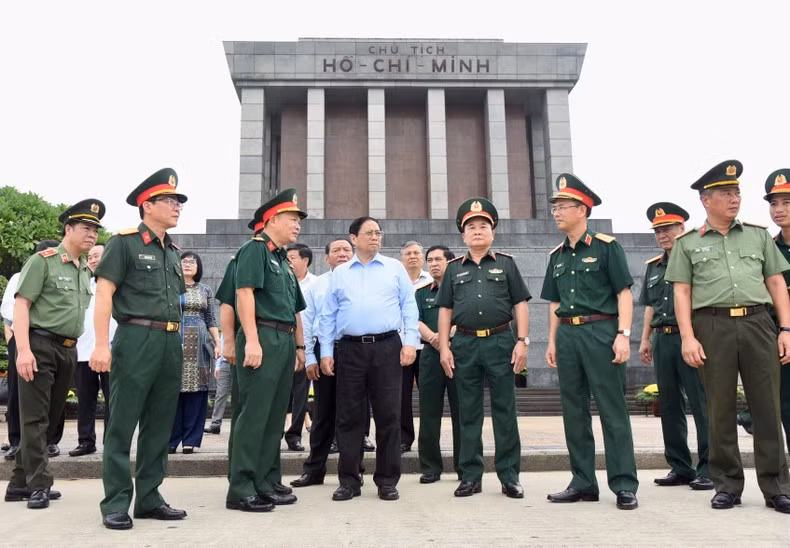 Thủ tướng Phạm Minh Chính kiểm tra công tác tu bổ định kỳ Công trình Lăng Chủ tịch Hồ Chí Minh. Ảnh: Trần Hải/NDO