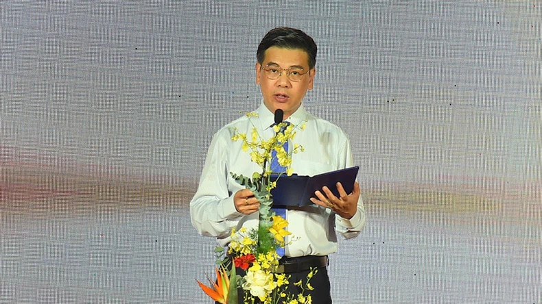 Ông Nguyễn Văn Dũng, Phó Chủ tịch Ủy ban nhân dân Thành phố Hồ Chí Minh phát biểu tại Lễ công bố. Ông Nguyễn Văn Dũng, Phó Chủ tịch Ủy ban nhân dân Thành phố Hồ Chí Minh phát biểu tại Lễ công bố.