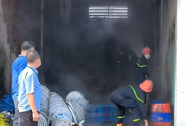 Hiện trường vụ cháy cảng cá Quy Nhơn. Ảnh: K.A