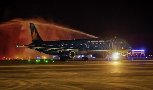 Các chuyến bay đêm của hãng hàng không Quốc gia Việt Nam (Vietnam Airlines) Các chuyến bay đêm của hãng hàng không Quốc gia Việt Nam (Vietnam Airlines)