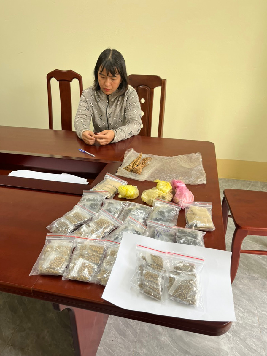 Đối tượng cùng tang vật. Ảnh: PN