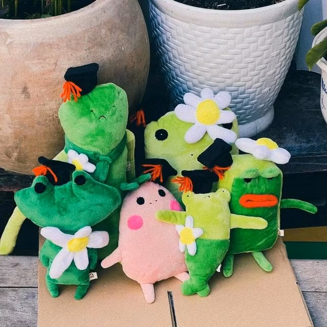 Những chú ếch được tạo hình "không đụng hàng". ẢNH: DUY TÂN Những chú ếch được tạo hình "không đụng hàng". ẢNH: DUY TÂN