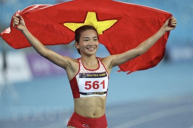 Vận động viên Nguyễn Thị Oanh giành huy chương Vàng môn điền kinh nội dung 5.000m nữ ở SEA Games 32 (Ảnh: Minh Quyết/TTXVN) Vận động viên Nguyễn Thị Oanh giành huy chương Vàng môn điền kinh nội dung 5.000m nữ ở SEA Games 32 (Ảnh: Minh Quyết/TTXVN)