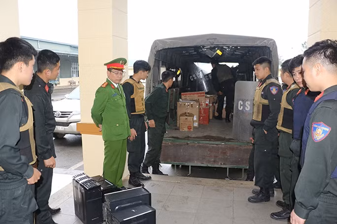 Cơ quan công an thu giữ các tài liệu liên quan. Ảnh: Công an cung cấp