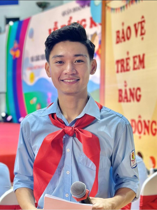 Nguyễn Mậu Thành trong chương trình thiếu nhi. Ảnh: FBNV Nguyễn Mậu Thành trong chương trình thiếu nhi. Ảnh: FBNV