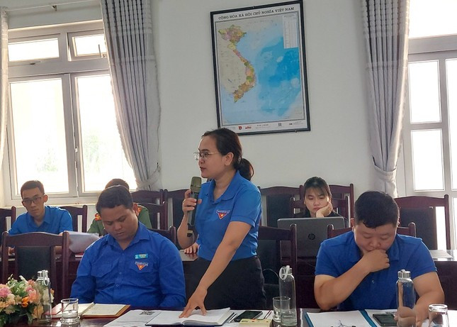 Bí thư Thành Đoàn Buôn Ma Thuột chia sẻ các ý kiến tại hội nghị Bí thư Thành Đoàn Buôn Ma Thuột chia sẻ các ý kiến tại hội nghị