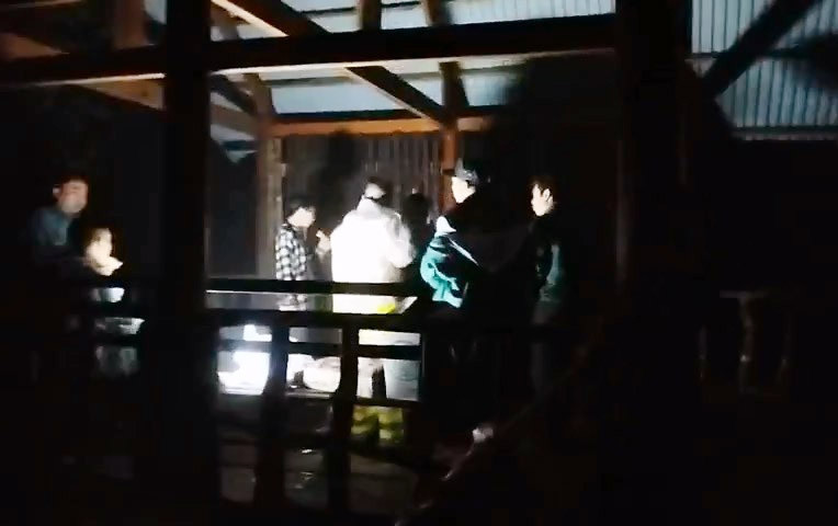 Nhóm du khách được giải cứu kịp thời. Nhóm du khách được giải cứu kịp thời.