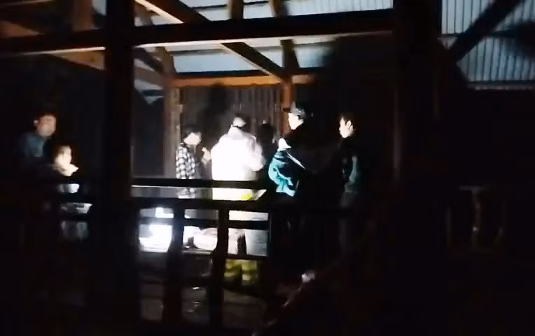 Nhóm du khách được giải cứu kịp thời.