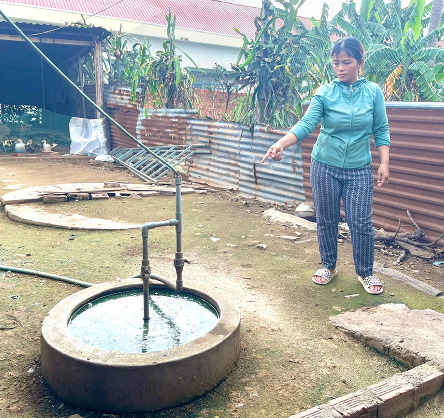 Bà Võ Thị Hảo xây dựng hầm bioga để xử lý chất thải trong chăn nuôi heo đảm bảo vệ sinh môi trường. Ảnh: Nhật Hào Bà Võ Thị Hảo xây dựng hầm bioga để xử lý chất thải trong chăn nuôi heo đảm bảo vệ sinh môi trường. Ảnh: Nhật Hào