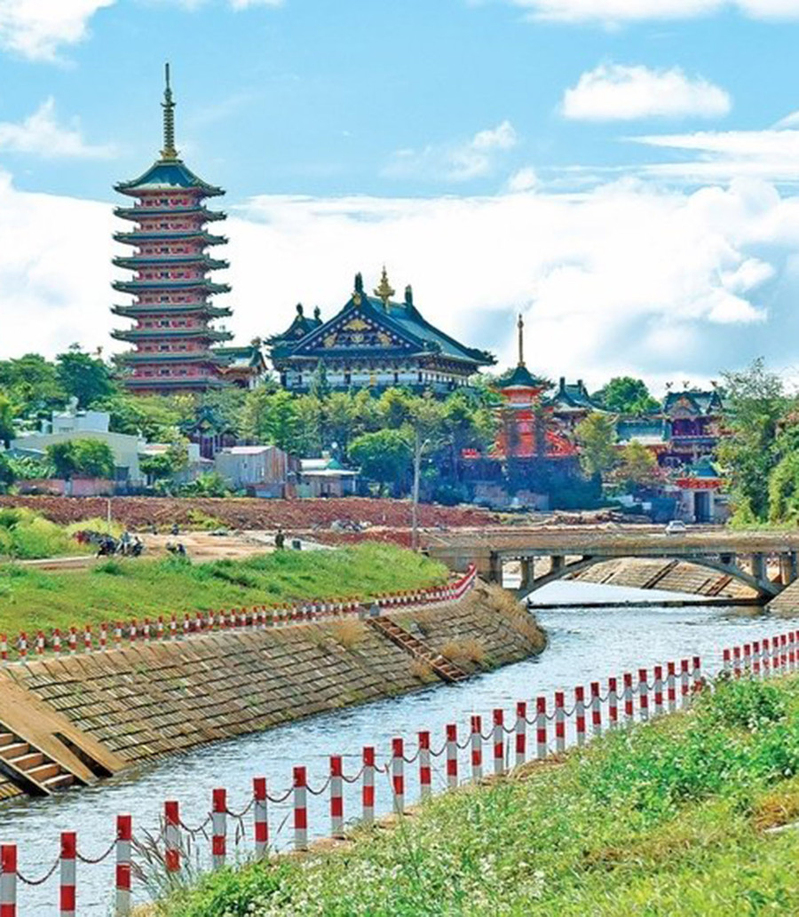 Suối Hội Phú-"dải lụa" giữa phố. Ảnh Đ.T Suối Hội Phú-"dải lụa" giữa phố. Ảnh Đ.T