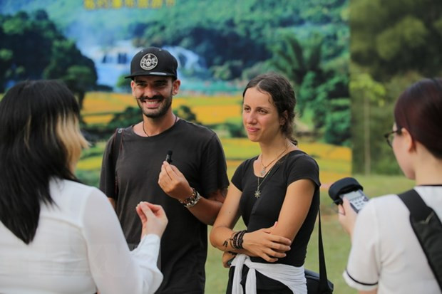 Lễ hội thác Bản Giốc năm 2023 thu hút nhiều du khách nước ngoài đến tham quan. (Ảnh: Chu Hiệu/TTXVN) Lễ hội thác Bản Giốc năm 2023 thu hút nhiều du khách nước ngoài đến tham quan. (Ảnh: Chu Hiệu/TTXVN)