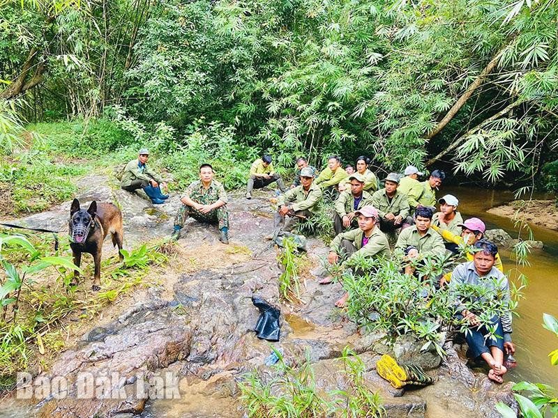 Phút nghỉ ngơi của lực lượng quản lý, bảo vệ rừng Vườn Quốc gia Chư Yang Sin. Phút nghỉ ngơi của lực lượng quản lý, bảo vệ rừng Vườn Quốc gia Chư Yang Sin.