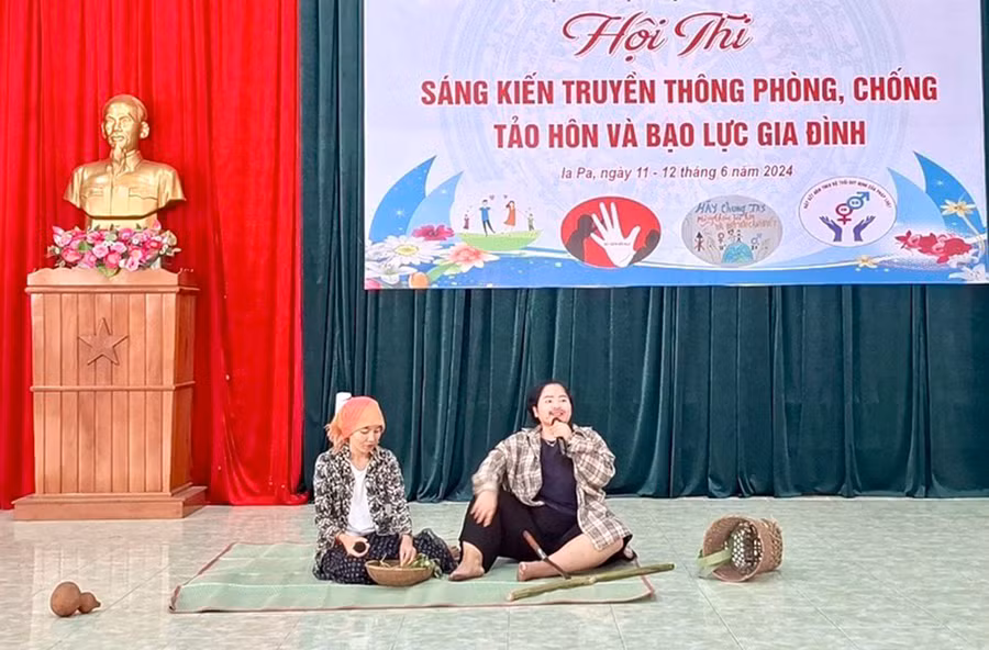 Hội thi sáng kiến truyền thông phòng-chống bạo lực gia đình do Hội Liên hiệp phụ nữ tỉnh phối hợp với Hội Liên hiệp phụ nữ huyện Ia Pa tổ chức. Ảnh: H.N