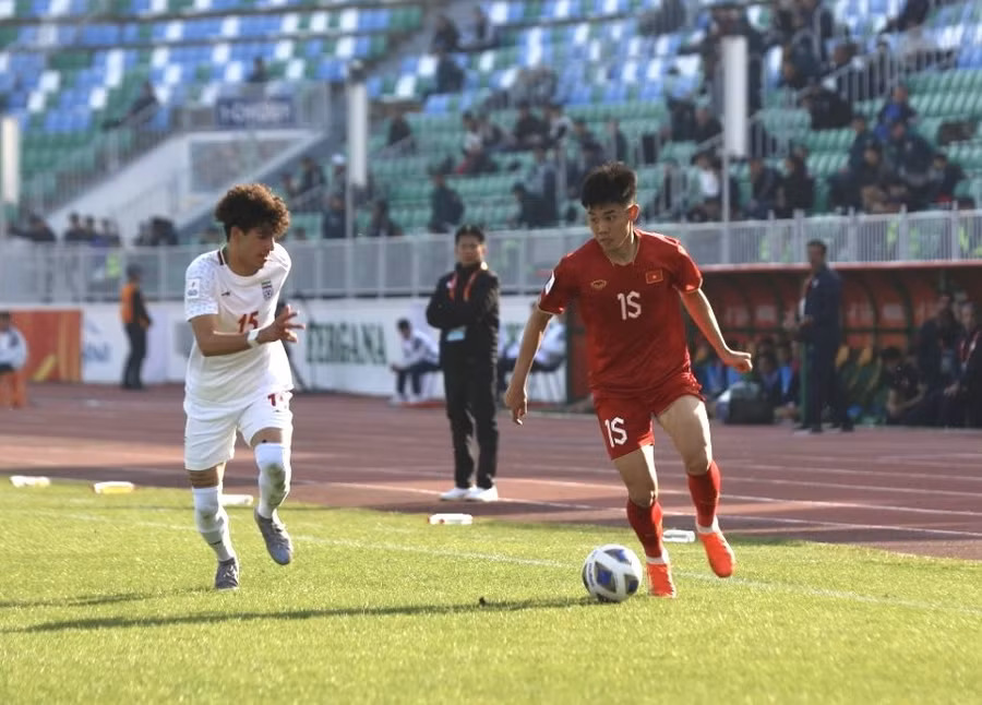 Thất bại trước U20 Iran là bài học kinh nghiệm cho các cầu thủ trẻ Việt Nam. Ảnh: VFF