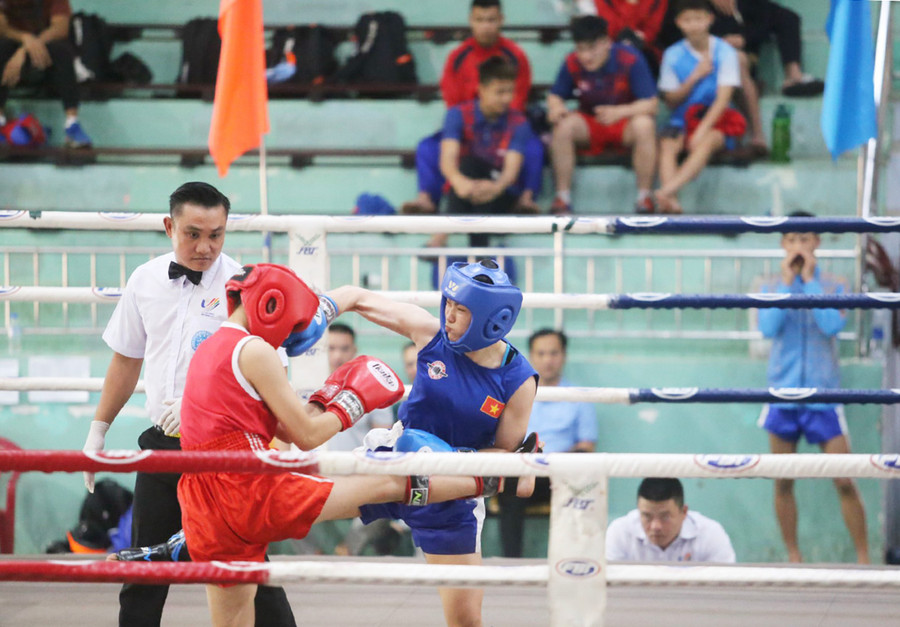 Lê Thị Nhi (bìa phải) quyết tâm đổi màu huy chương ở giải đấu lần này. Ảnh: Văn Ngọc Lê Thị Nhi (bìa phải) quyết tâm đổi màu huy chương ở giải đấu lần này. Ảnh: Văn Ngọc