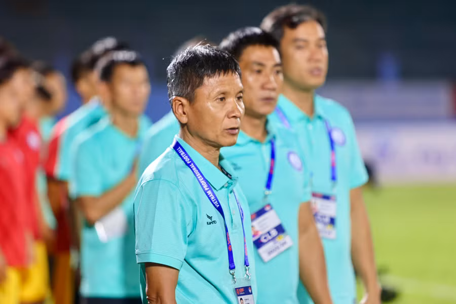 HLV Võ Đình Tân chia tay CLB Khánh Hòa sau 10 năm gắn bó