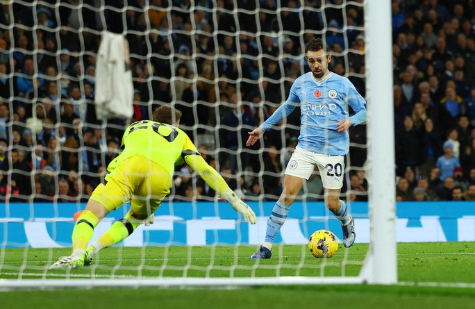 Doku tạo cơ hội trong cả hai bàn thắng của Bernardo Silva