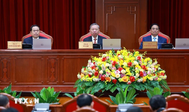 Các đồng chí Lãnh đạo chủ chốt điều hành phiên khai mạc Hội nghị Trung ương 10. (Ảnh: Dương Giang/TTXVN) Các đồng chí Lãnh đạo chủ chốt điều hành phiên khai mạc Hội nghị Trung ương 10. (Ảnh: Dương Giang/TTXVN)