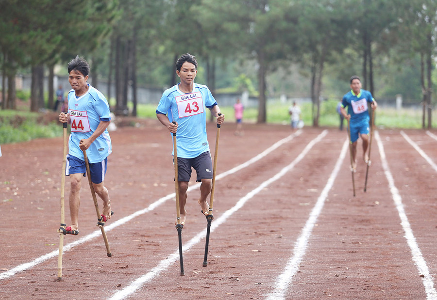 Các VĐV tốt nhất của Hội thi các DTTS toàn tỉnh đã được tuyển chọn cho Hội thi cấp toàn quốc. Ảnh: Văn Ngọc Các VĐV tốt nhất của Hội thi các DTTS toàn tỉnh đã được tuyển chọn cho Hội thi cấp toàn quốc. Ảnh: Văn Ngọc