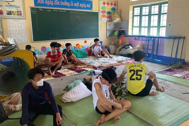 Học sinh an toàn tại nơi lánh nạn. (Ảnh: CACC) Học sinh an toàn tại nơi lánh nạn. (Ảnh: CACC)