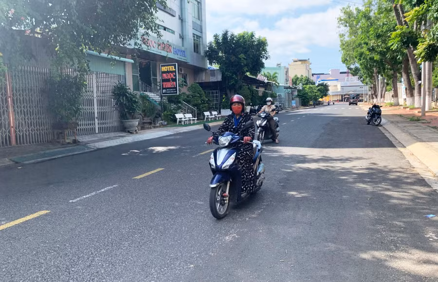 Đoạn đường Lê Hồng Phong (đoạn thuộc tổ 5, phường Đoàn Kết) sạch sẽ, thông thoáng. Ảnh: R.P