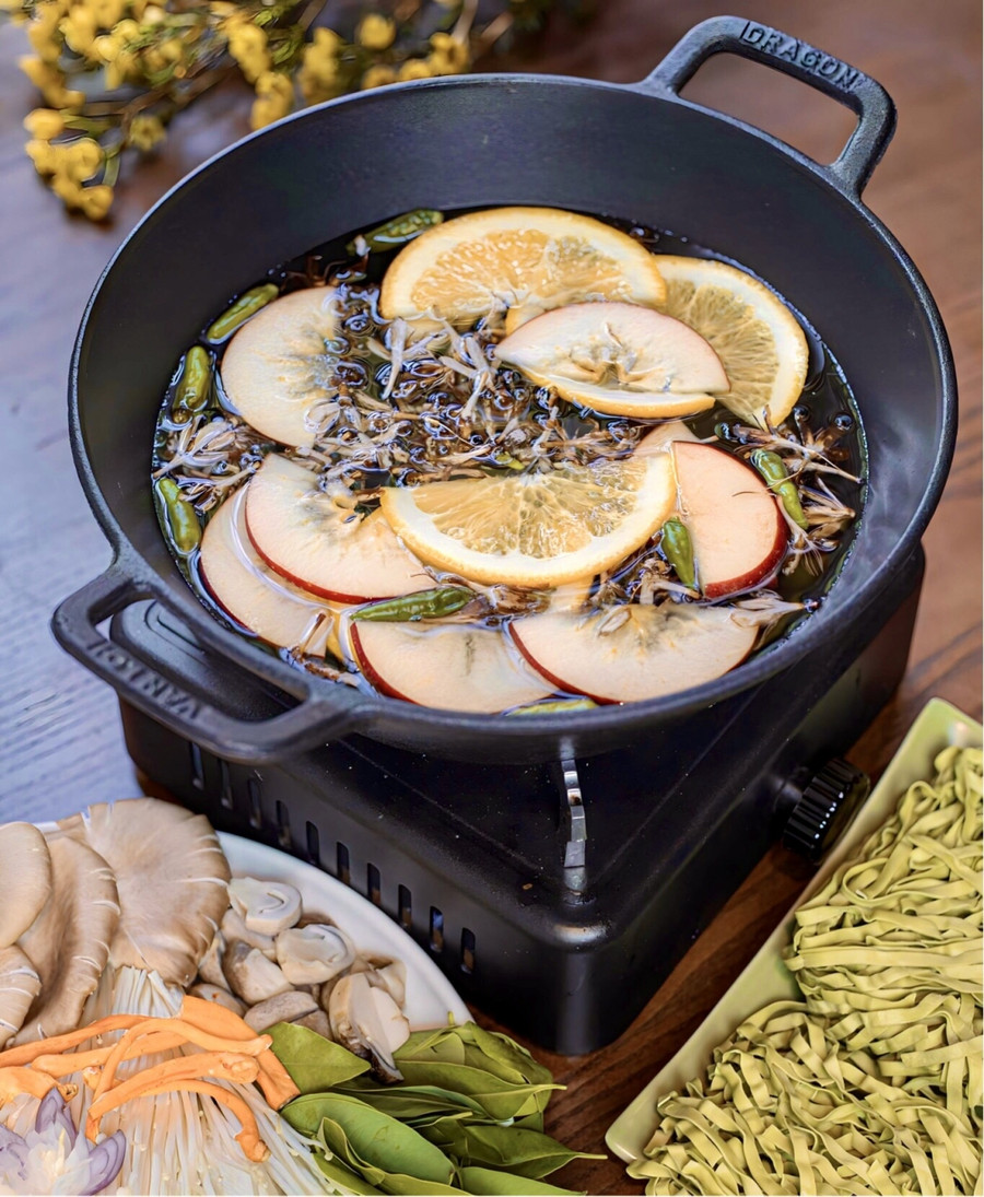 Món lẩu độc đáo với mùi hương nồng nàn từ hoa cà phê.