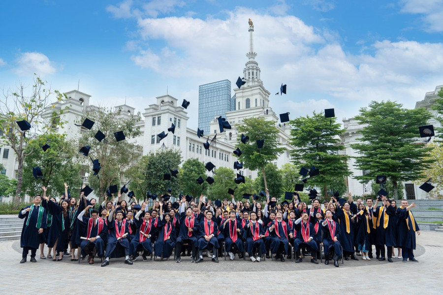 Các tân cử nhân Trường Đại học VinUni trong lễ tốt nghiệp. (Ảnh: PV/Vietnam+) Các tân cử nhân Trường Đại học VinUni trong lễ tốt nghiệp. (Ảnh: PV/Vietnam+)