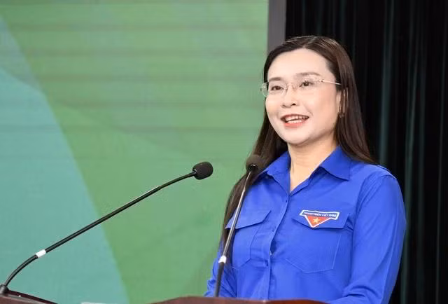 Chị Nguyễn Phạm Duy Trang thông tin tại buổi gặp mặt báo chí. Ảnh: BẢO ANH