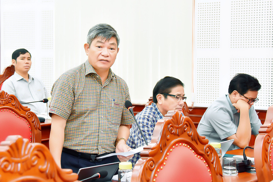 Giám đốc Sở Tài chính Nguyễn Anh Dũng cho rằng, tỉnh cần tập trung triển khai đồng bộ các giải pháp phát triển kinh tế-xã hội. Ảnh: Đức Thụy Giám đốc Sở Tài chính Nguyễn Anh Dũng cho rằng, tỉnh cần tập trung triển khai đồng bộ các giải pháp phát triển kinh tế-xã hội. Ảnh: Đức Thụy