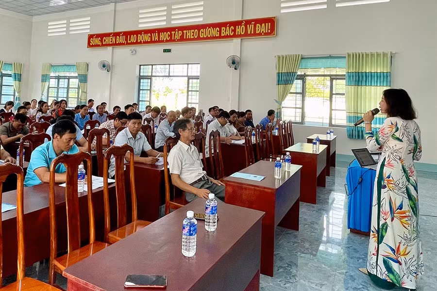 Sở Công thương phối hợp với Trường Cao đẳng Kinh tế-Kỹ thuật (Bộ Công thương) tập huấn phát triển nguồn nhân lực ngành thương mại tại thị xã Ayun Pa. Ảnh: V.T