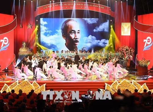 Lễ kỷ niệm 70 năm Ngày Chủ tịch Hồ Chí Minh ra Lời kêu gọi thi đua ái quốc. Ảnh tư liệu: Dương Giang/TTXVN