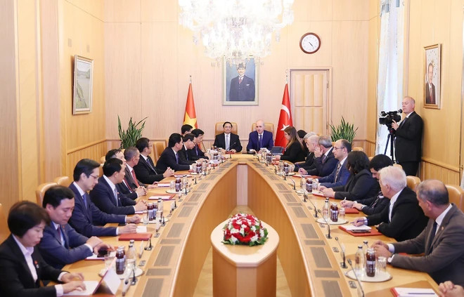 Thủ tướng Phạm Minh Chính hội kiến Chủ tịch Quốc hội Thổ Nhĩ Kỳ Numan Kurtulmus. (Ảnh: Dương Giang/TTXVN) Thủ tướng Phạm Minh Chính hội kiến Chủ tịch Quốc hội Thổ Nhĩ Kỳ Numan Kurtulmus. (Ảnh: Dương Giang/TTXVN)